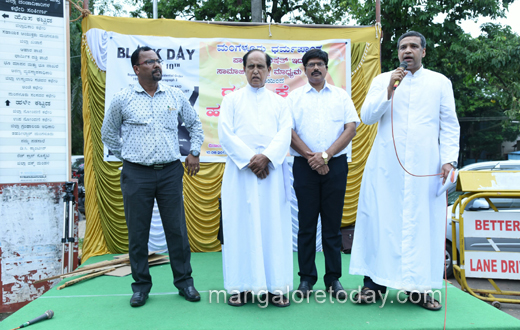 Christians mark Black Day in Mangalore